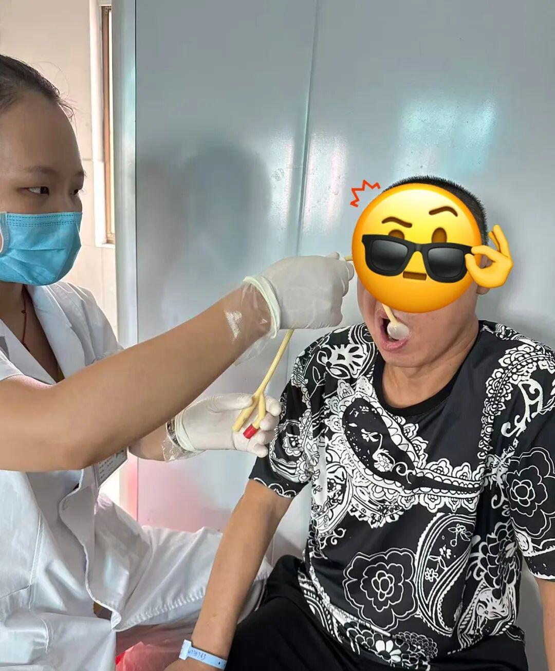 利用球囊扩张，改善食道弹性